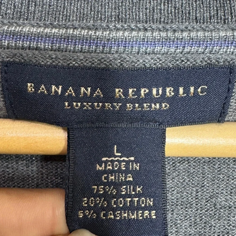 Banana Republic Luxury Blend Men V Neck Long Sleeve Sweater Size L Silk cashnere